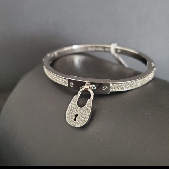 MICHAEL KORS 🔐 PADLOCK BRACELET PRISTINE CONDITION - Picture 6 of 9